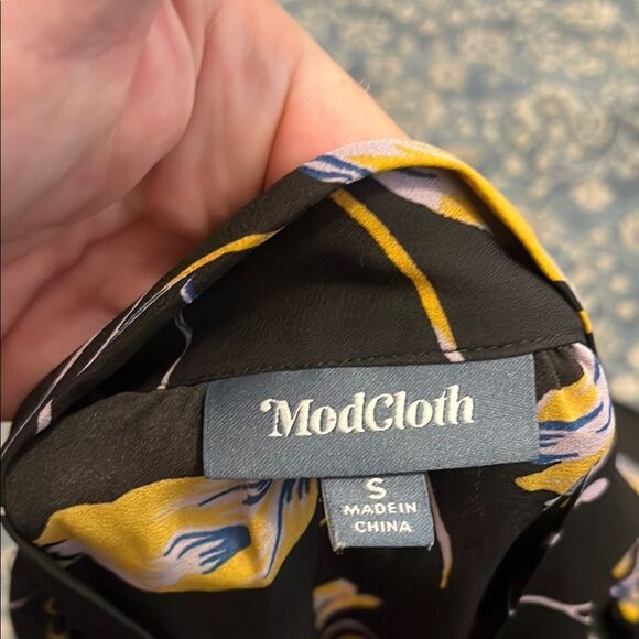 ModCloth Black Yellow Tulip Floral Design Front Tie Neck Blouse Modern Feminine - Picture 9 of 12